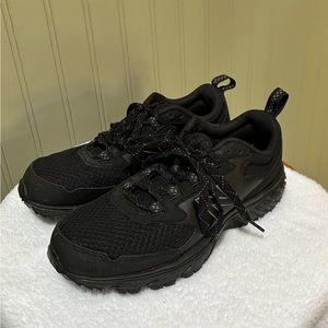 Ladies New Balance Black Sneakers 8 1/2